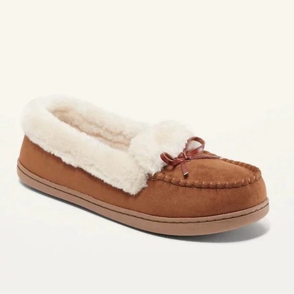 Old Navy Shoes - Old Navy NEW Brown Tan Faux Fur Lined Moccasins Slipper Cozy  Slip-On Shoes